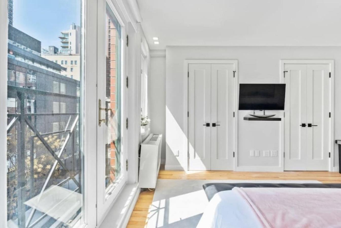 Luxe Studio With Charming Juliet Balcony Apartman New York Kültér fotó