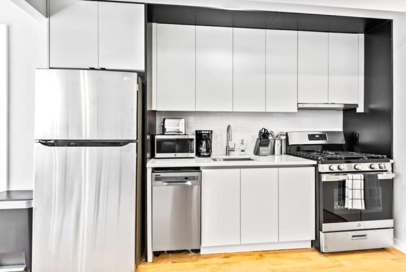 Luxe Studio With Charming Juliet Balcony Apartman New York Kültér fotó