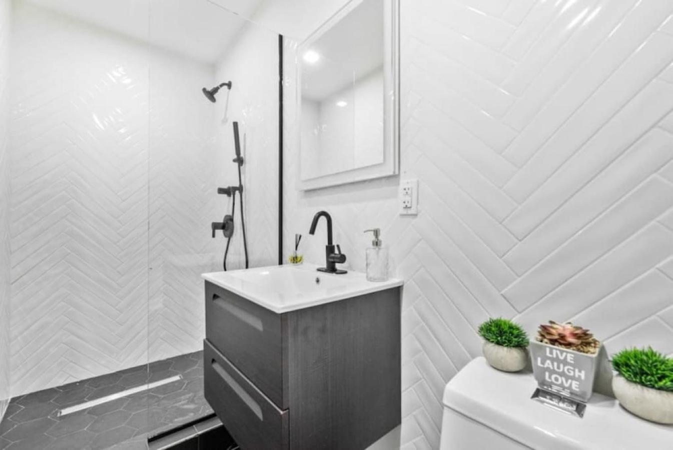 Luxe Studio With Charming Juliet Balcony Apartman New York Kültér fotó