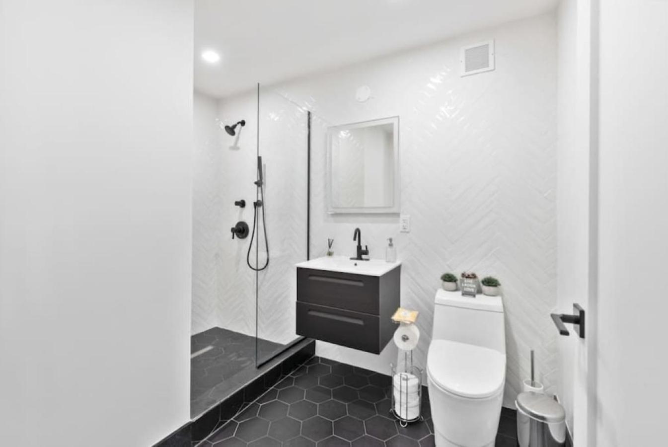 Luxe Studio With Charming Juliet Balcony Apartman New York Kültér fotó