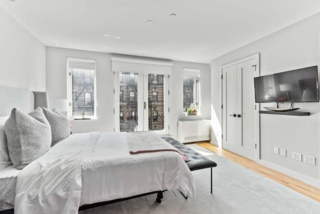 Luxe Studio With Charming Juliet Balcony Apartman New York Kültér fotó