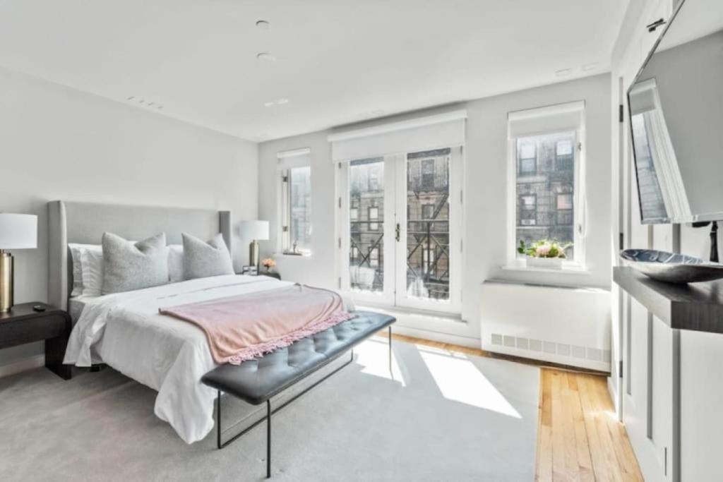 Luxe Studio With Charming Juliet Balcony Apartman New York Kültér fotó