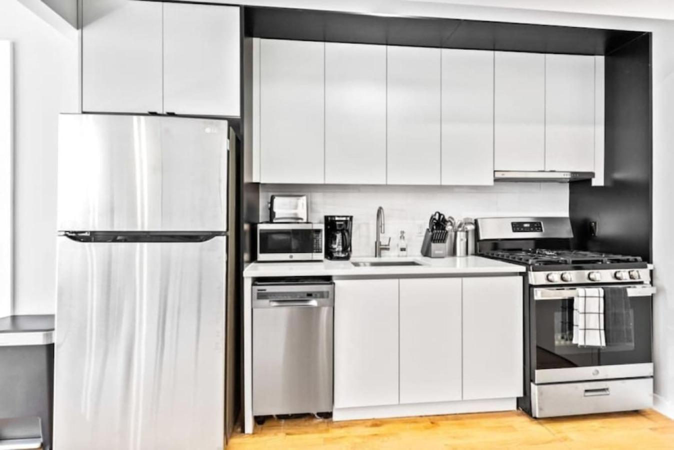 Luxe Studio With Charming Juliet Balcony Apartman New York Kültér fotó