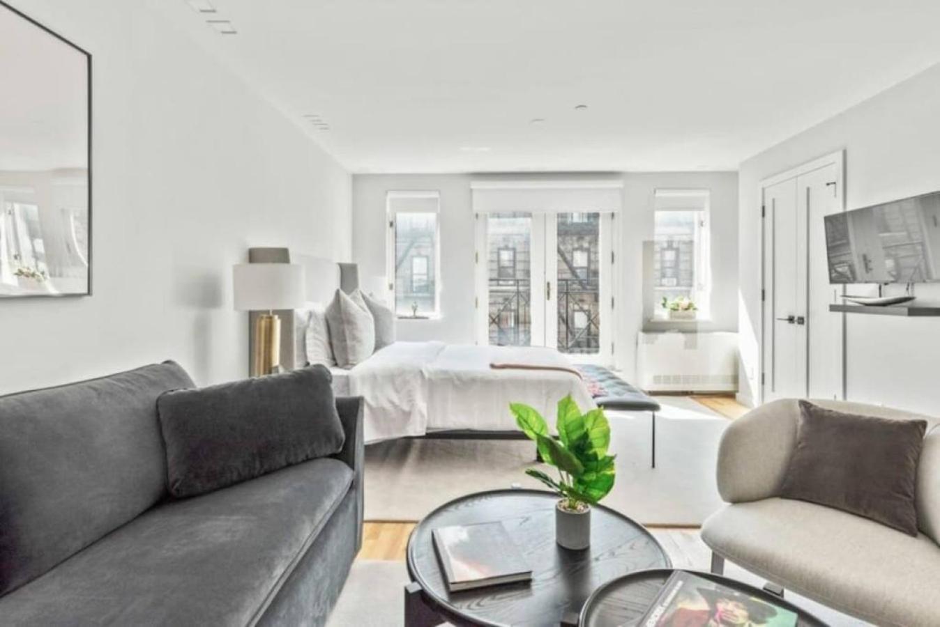 Luxe Studio With Charming Juliet Balcony Apartman New York Kültér fotó