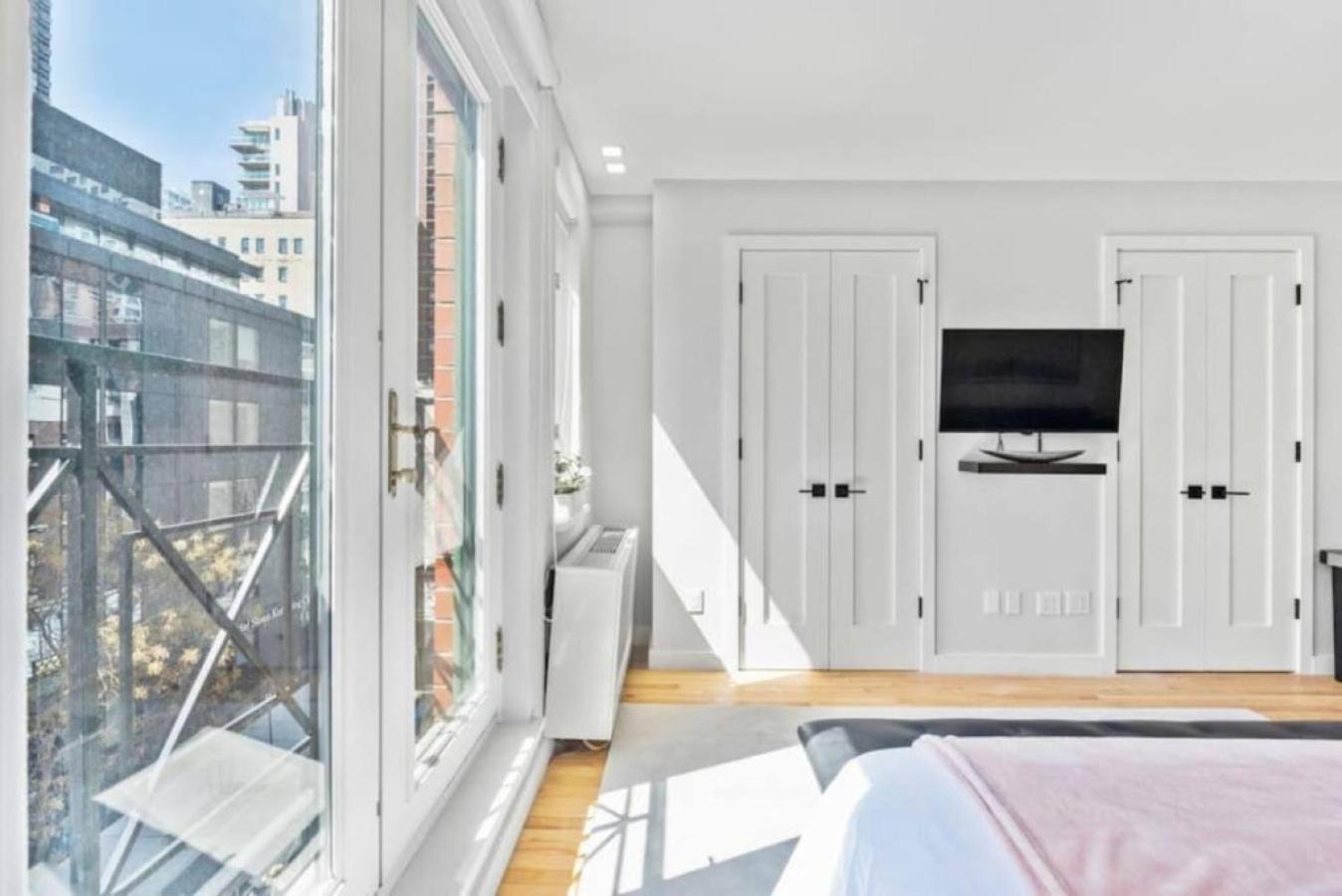 Luxe Studio With Charming Juliet Balcony Apartman New York Kültér fotó