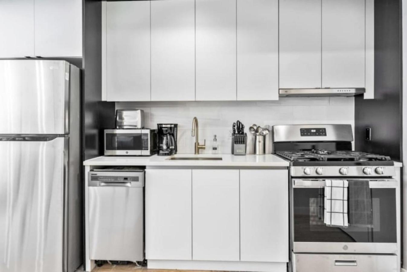 Luxe Studio With Charming Juliet Balcony Apartman New York Kültér fotó