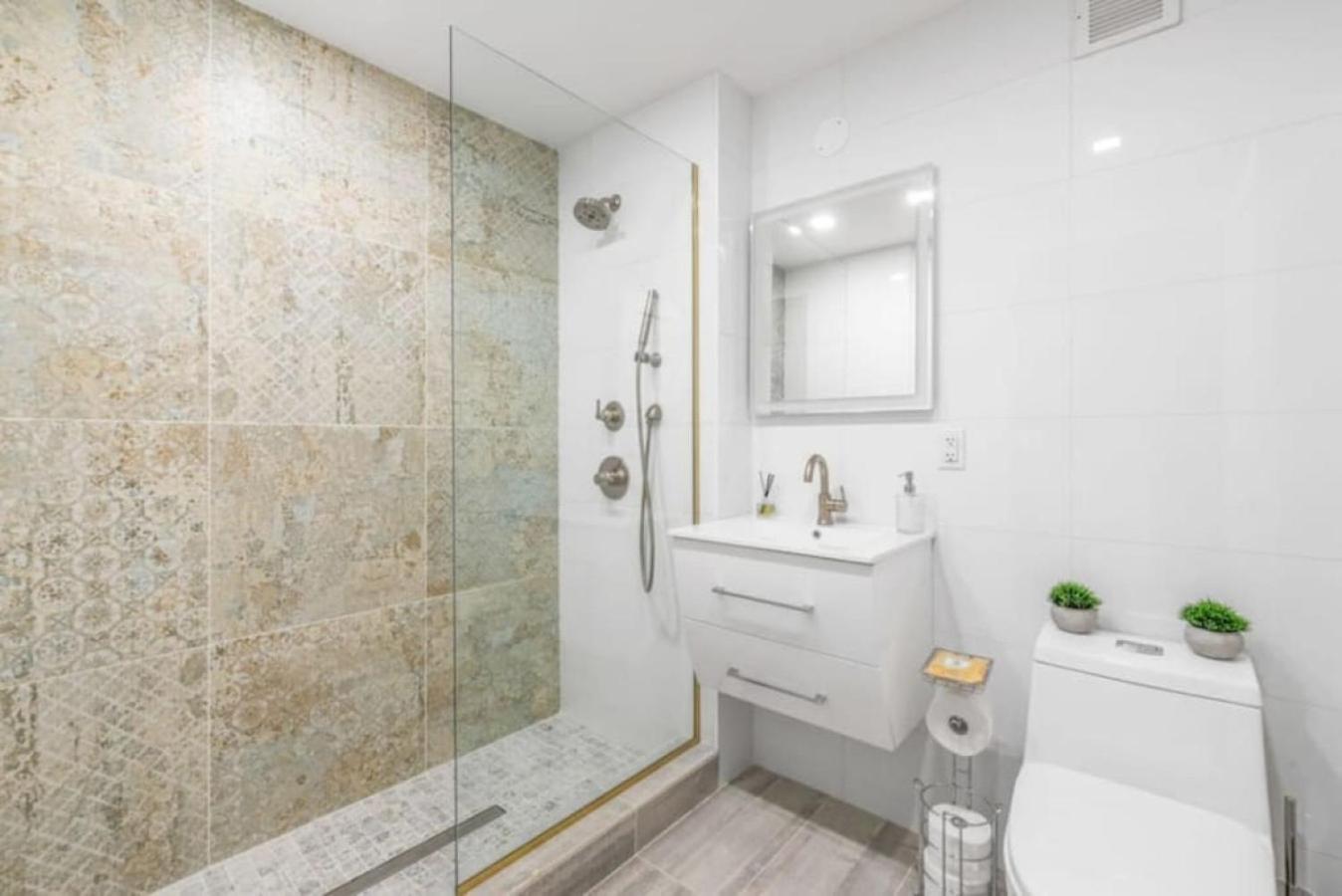 Luxe Studio With Charming Juliet Balcony Apartman New York Kültér fotó