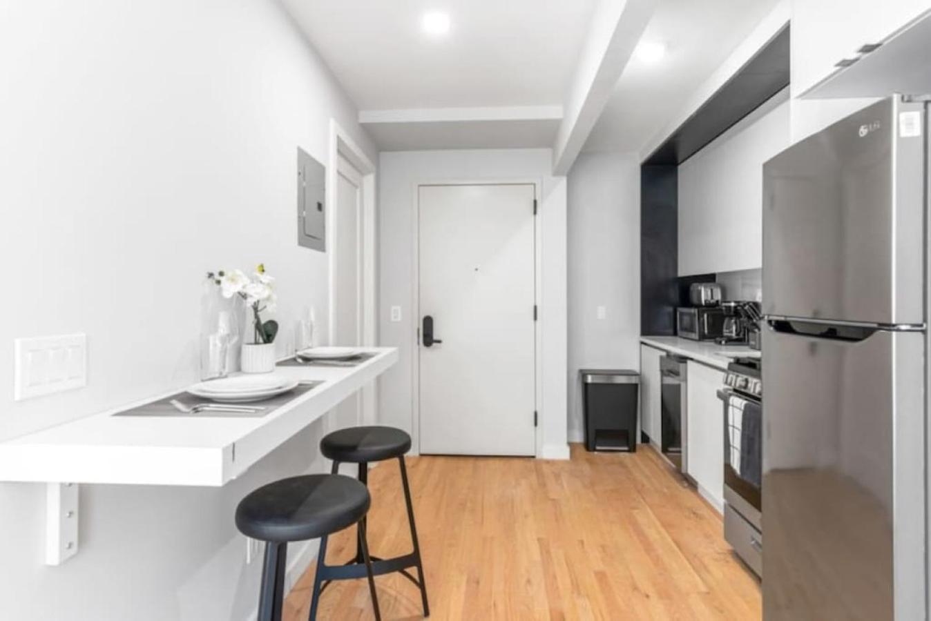 Luxe Studio With Charming Juliet Balcony Apartman New York Kültér fotó