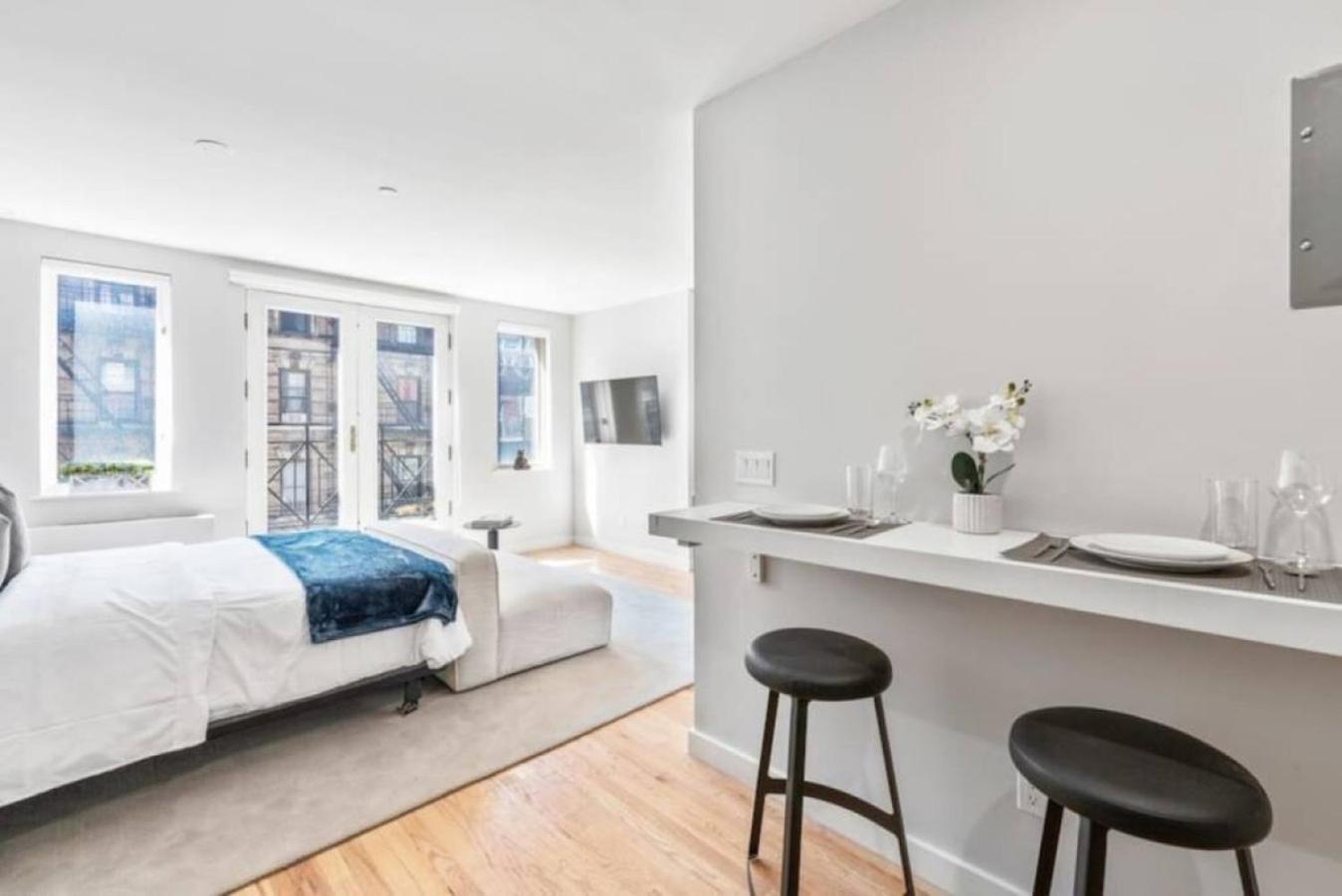 Luxe Studio With Charming Juliet Balcony Apartman New York Kültér fotó