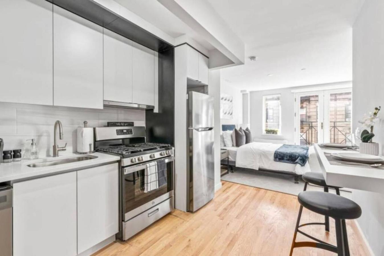 Luxe Studio With Charming Juliet Balcony Apartman New York Kültér fotó