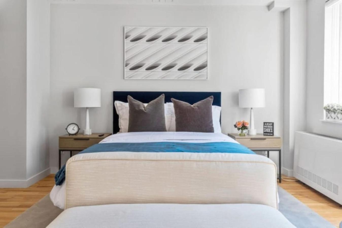 Luxe Studio With Charming Juliet Balcony Apartman New York Kültér fotó
