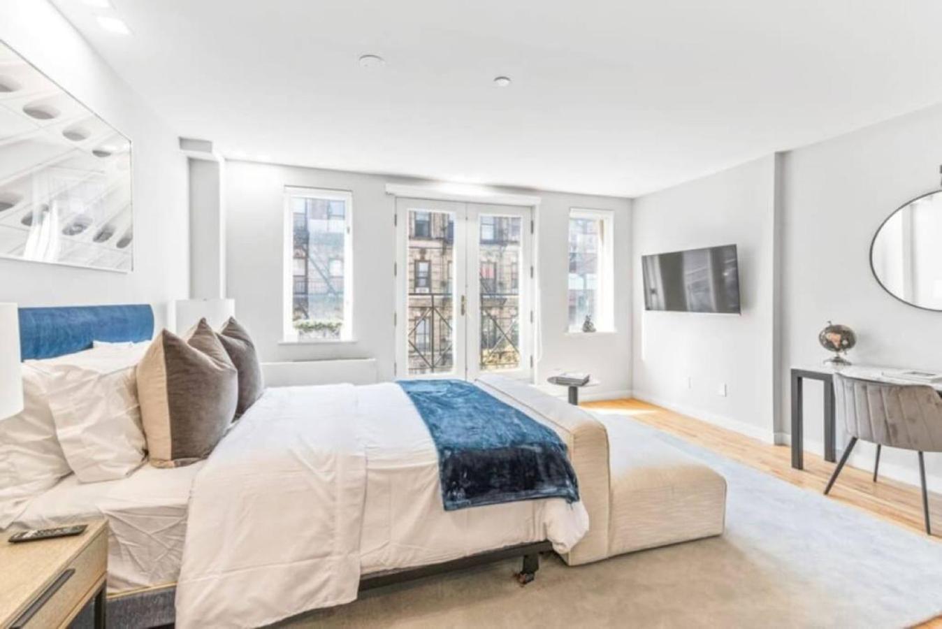 Luxe Studio With Charming Juliet Balcony Apartman New York Kültér fotó